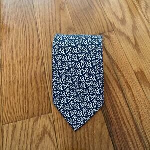 Vineyard Vines Silk Tie Classic Blue Sea Coral Print Mens Necktie Preppy Coastal